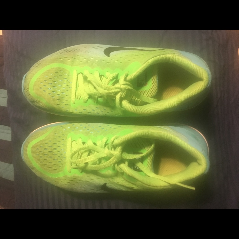 Girls Nike 5Y tennis shoes